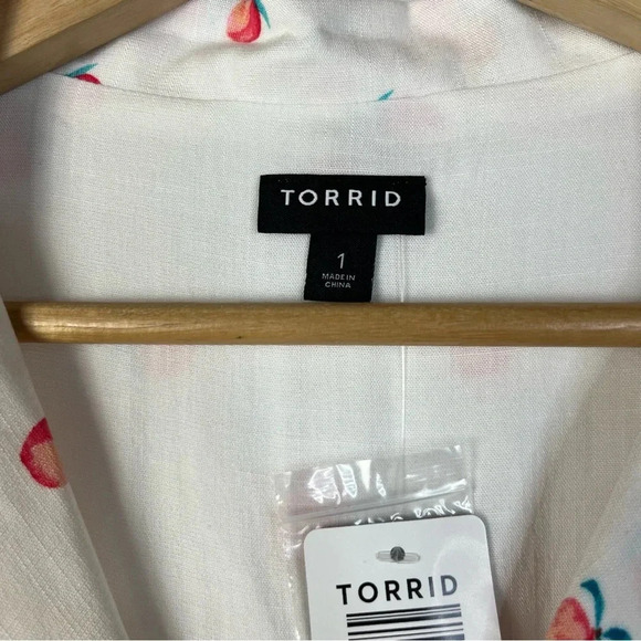 Torrid White Peach Printed Rayon Short Sleeve Button Down 1 - Picture 5 of 6